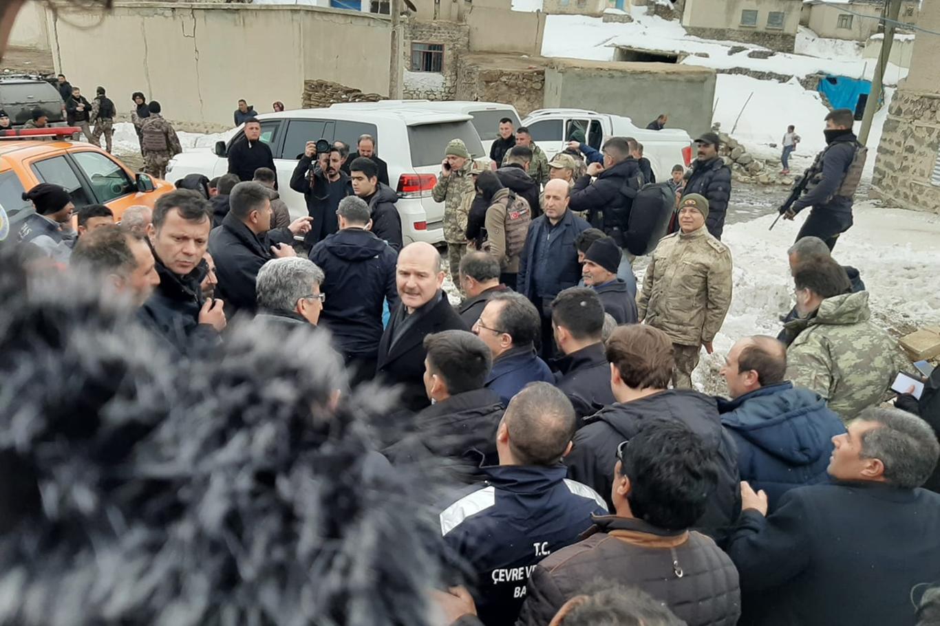 İçişleri Bakanı Süleyman Soylu deprem bölgesini ziyaret etti